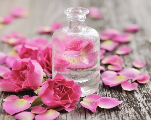 Розовая вода для сухой кожи лица
