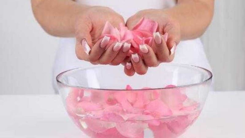 Умывание розовой водой