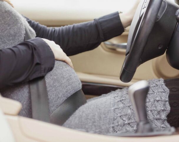 Можно ли водить беременным машину