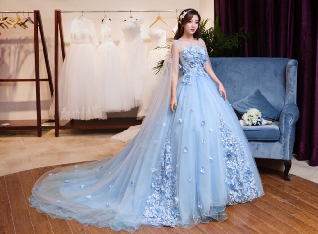Голубое свадебное платье 