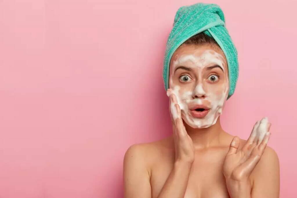 Можно ли мыть лицо интимным мылом